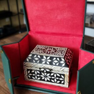 Boîte à Bijoux Artisanale Marocaine en Ébène et Marqueterie - Présentation Luxueuse