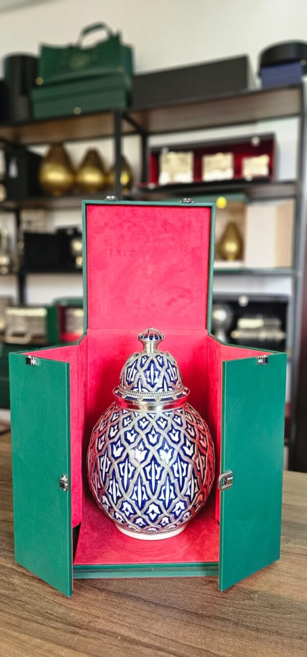 Jarre Céramique Artisanale Marocaine avec Motifs Géométriques - Présentation Luxueuse
