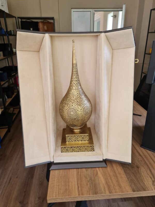 Luminaire en Métal Doré Artisanal Marocain - Décoration Intérieure Élégante