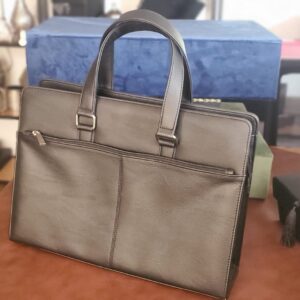 Sacoche d'Affaires en Cuir Gris Anthracite - Élégance Moderne et Organisation Professionnelle